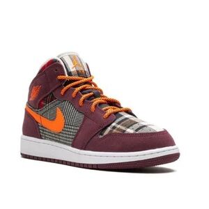 Nike AIR JORDAN red
calf leather sz 4.5 youth sneakers